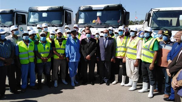 عاملون بشركة مياه