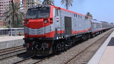 السكة الحديد تحتفل بتعيين وتخريج 1000 فني بالهيئة