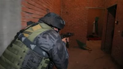 مصرع عنصر إجرامي خلال تبادل إطلاق النيران مع قوات الشرطة بالقاهرة 