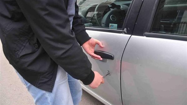سرقة سيارة - صورة