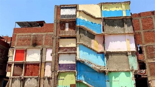 منازل حول الطريق