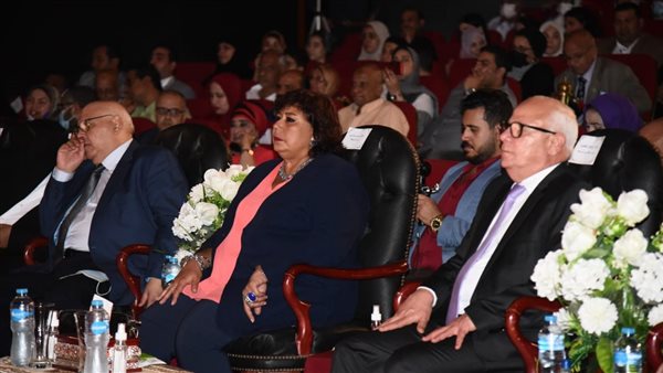 وزيرة الثقافة 