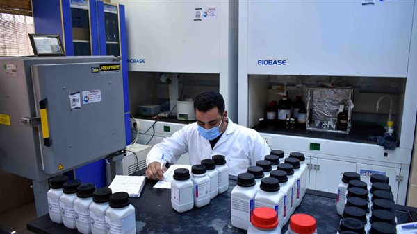 أحد معامل تحليل مياه