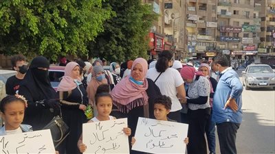 أولياء أمور وطلاب ومدرسين يتضامنون مع مدرس بنها المتهم بالتحرش