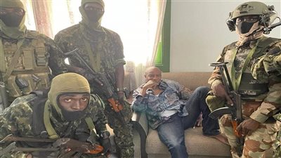 انقلاب غينيا.. منع المسؤولين من السفر وتعهُّد بتشكيل حكومة وحدة