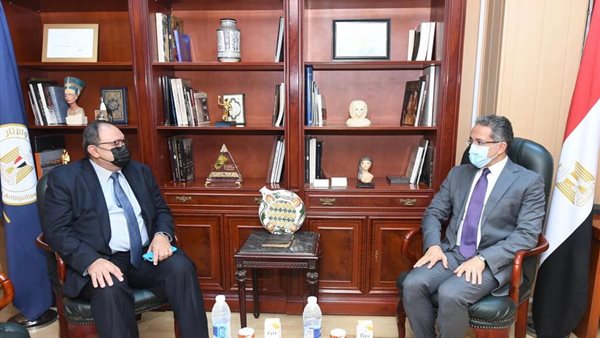 وزير السياحة يستقبل