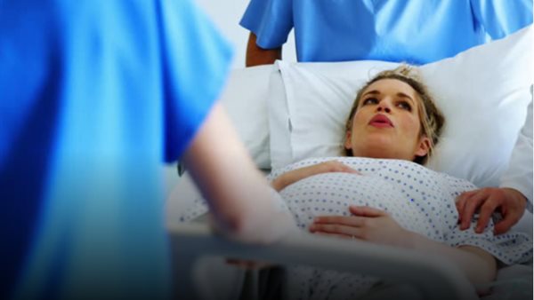 الولادة لدى طبيب