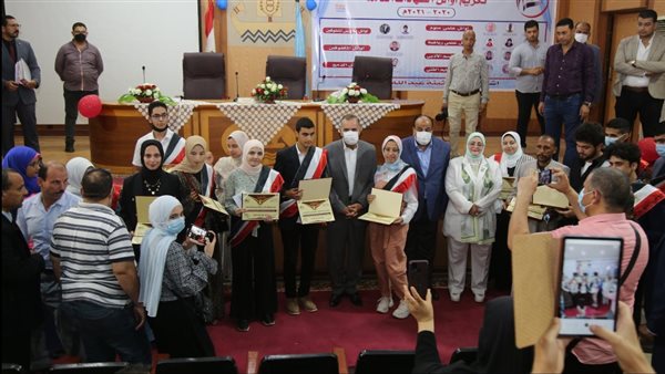 محافظ كفر الشيخ يكرم