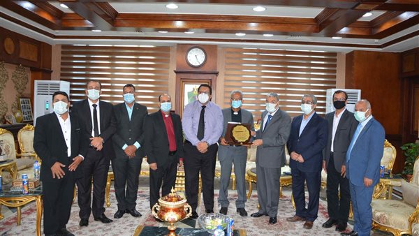 محافظ المنيا يستقيل