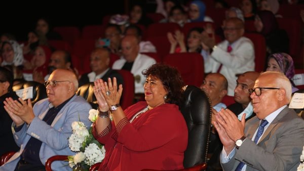 وزيرة الثقافة إيناس