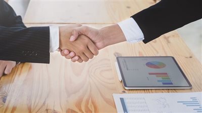 استثمارات بـ1.8 مليار دولار.. اقتصاديون: السوق المصرية تتمتع بفرص للاستحواذات وأسعار الأسهم جاذبة