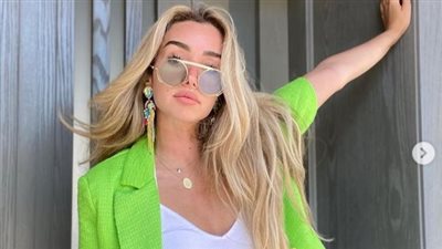 هنا الزاهد تتألق بالأخضر وأحمد فهمي يفاجئها بتعليق ساخر