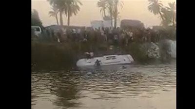 لحظة انقلاب أتوبيس داخل ترعة المريوطية وإصابة 6 أشخاص | فيديو 