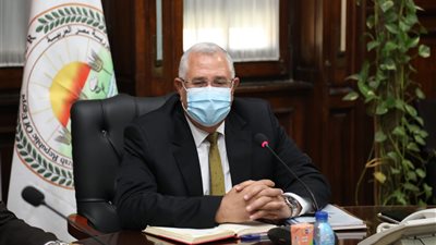 وزير الزراعة يعقد اجتماعًا لمناقشة مشروع تعزيز المواءمة في البيئات الصحراوية