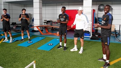 بعد اجتيازه الكشف الطبي.. ريال مدريد يرحب بكامافينجا