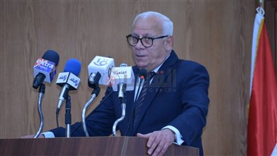 محافظ بورسعيد لمزارعي سهل الطينة: حولتوا التراب لذهب