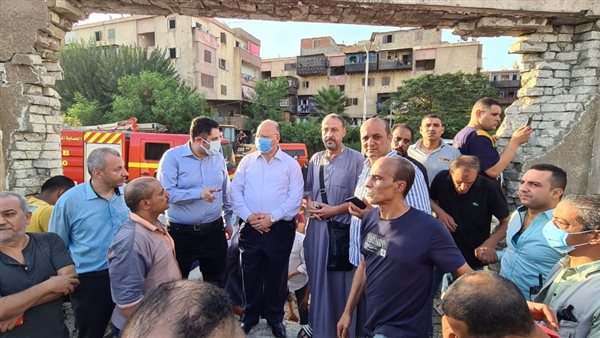 محافظ اثناء تفقده