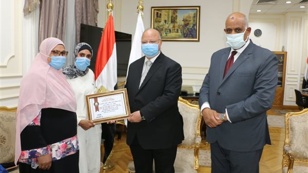 محافظ القاهرة يكرم