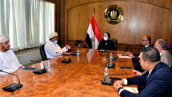  وزيرة التجارة والصناعة