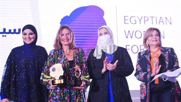 يسرا في مبادرة واحدة