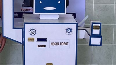 طلاب هندسة المنيا يبتكرون روبوت يدير لجان الامتحانات |صور وفيديو 