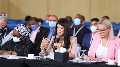 وزيرة التعاون الدولي: مصر حققت تقدمًا في تطوير البنية التحتية والطرق والموانئ