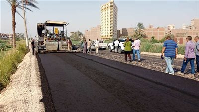 متابعات ميدانية من الجهاز التنفيذي لأعمال الرصف بنطاق قرى ومراكز سوهاج | صور