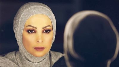 أنا ضد أي حديث يخالف كتاب الله.. الفنانة اللبنانية أمل حجازي تثير الجدل حول طهارة الكلاب