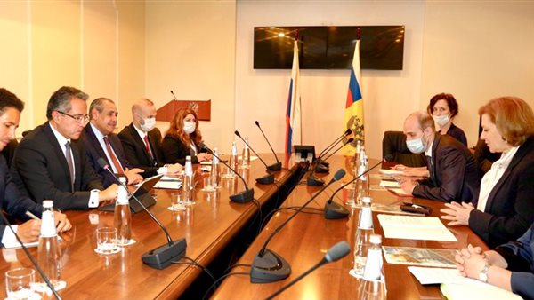 اجتماع وزير السياحة