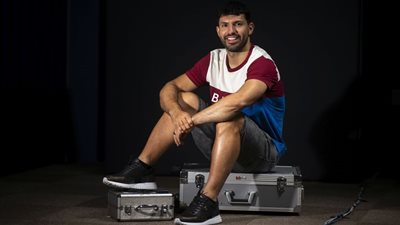 أجويرو: عرضوا عليّ ارتداء القميص رقم 10 في برشلونة