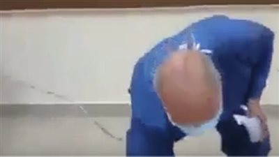 عميد حقوق عين شمس: التحقيق في واقعة إجبار ممرض على السجود لكلب له شق تأديبي