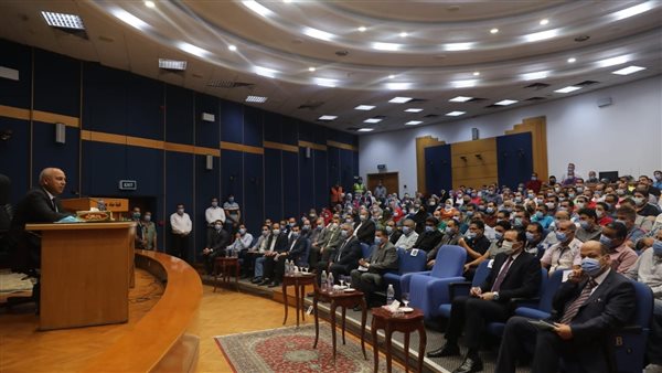  كامل الوزير يعقد