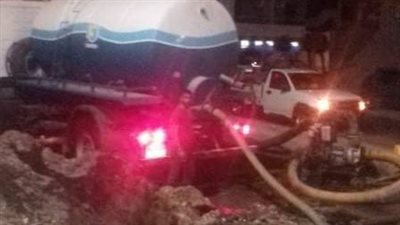 كسر في خط مياه يتسبب في انقطاعها عن 4 مناطق سكنية ببورسعيد| صور 