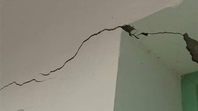  إدارة الطوارئ والصيانة تفحص تصدع 4 منازل بنجع بدران شمال الأقصر 