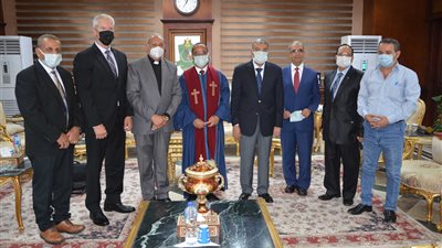 محافظ المنيا يستقبل وفد الكنائس الرسولية في مصر