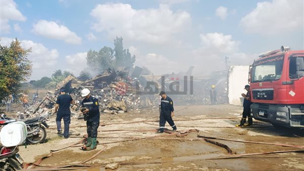 جانب من حريق مصنع