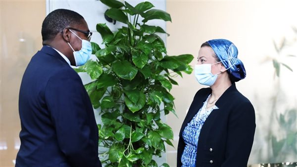 وزيرة البيئة وسكرتير