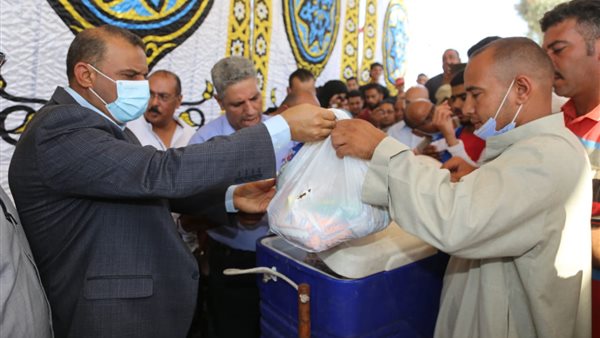 توزيع مواد غذائية