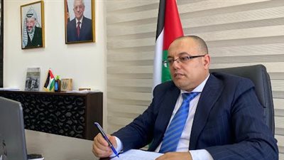 وزير الثقافة الفلسطيني: جيل محمود درويش وغسان كنفاني لا يُقارن بأحد