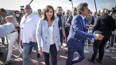 أبي عامل سفن وأمي خياطة.. من عمدة باريس المرشحة لرئاسة فرنسا؟