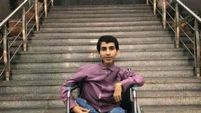 أول معيد بالجامعة من مرضى ضمور العضلات يناشد السيسي: محتاج أتعالج |فيديو