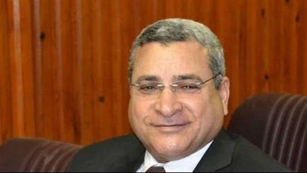 الدكتور أحمد زارع