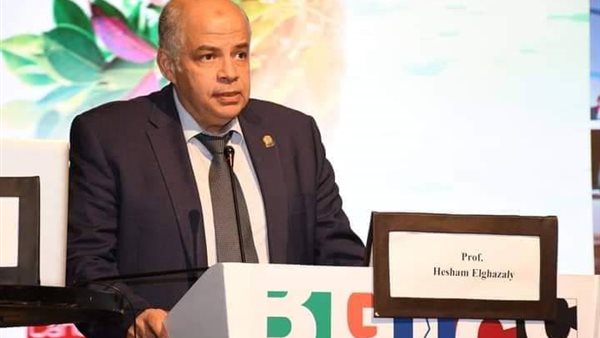 الدكتور أشرف عمر