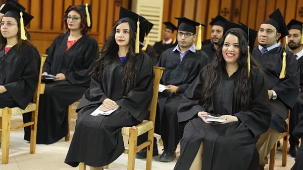 بدء الدراسة في كلية