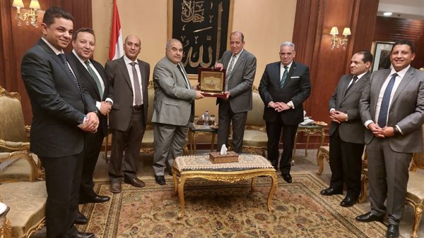 وفد نادي القضاة يزور