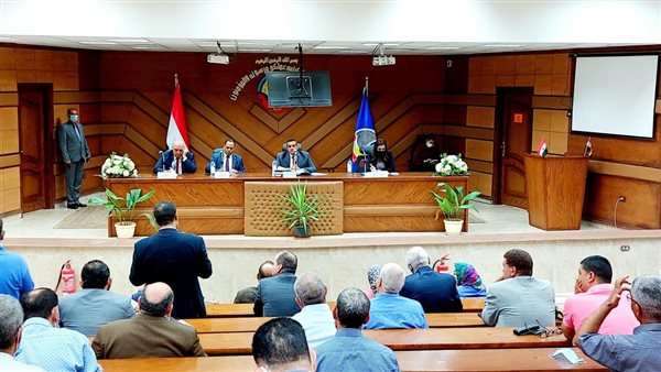 اجتماع محافظ البحيرة