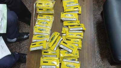 إحباط محاولة تهريب 50 كيس تبغ عبر مطار القاهرة