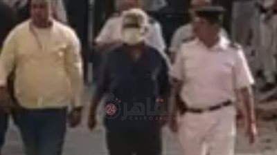 أول صور وفيديو .. لـ طبيب واقعة اسجد للكلب بالكلبشات أمام المحكمة  