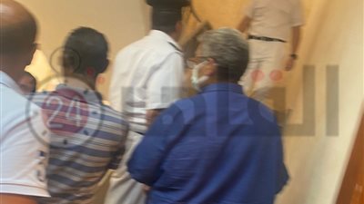 بدء التحقيق مع الطبيب بطل واقعة السجود للكلب |فيديو