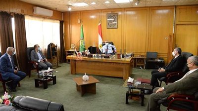 محافظ الإسماعيلية يوجه بالانتهاء من أعمال مشروع مجمع الورش الحرفية بمدينة المستقبل